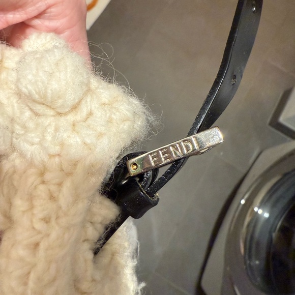 Gorgeous Ivory Authentic FENDI Knit Wool Baguette Bag! - Picture 4 of 16